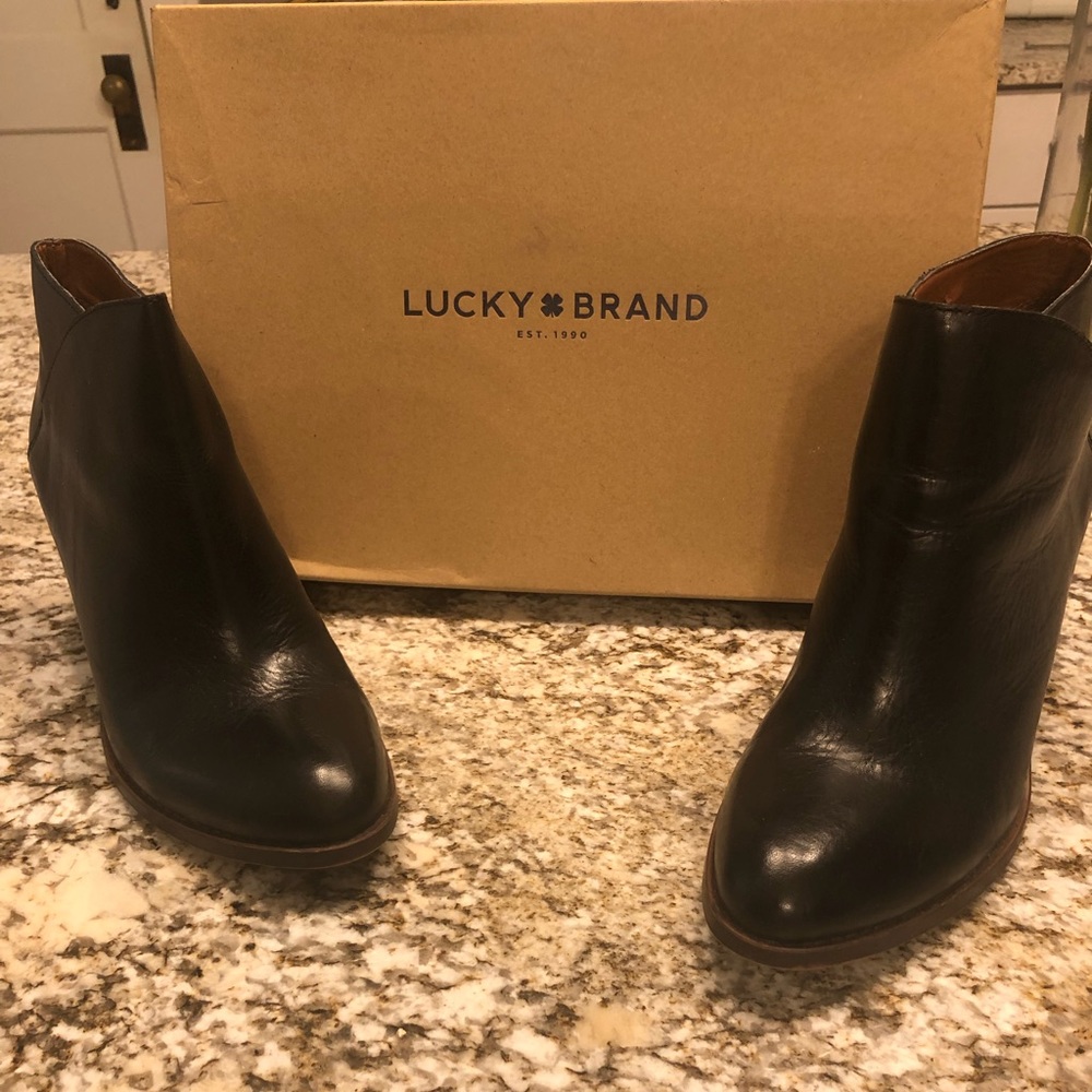 Lucky Brand size 11 women ankle boots!